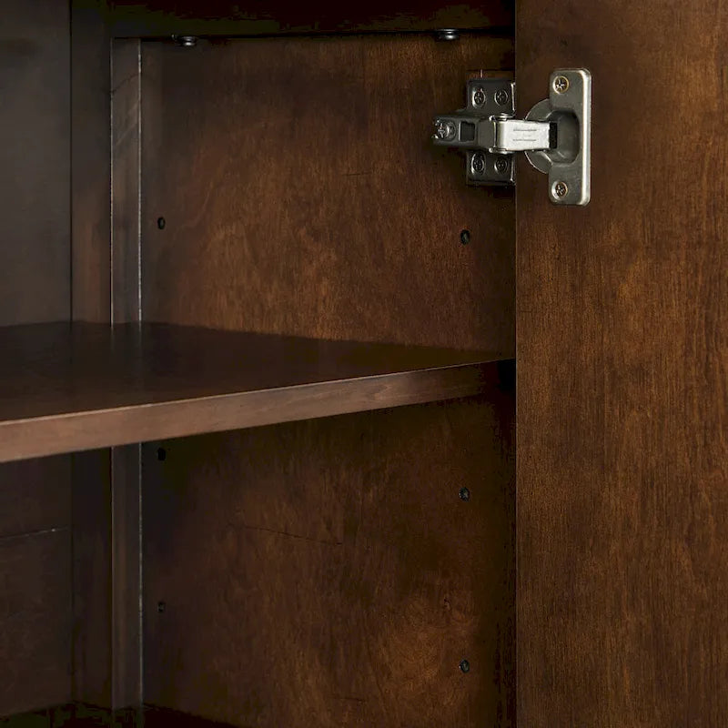 Credenza moderna con ante a motivo spina di pesce e ripiani interni regolabili